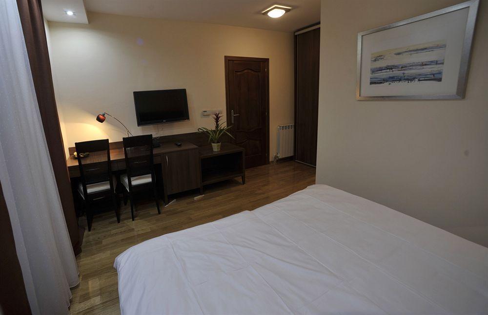 Hotel M Ποντγορίτσα Εξωτερικό φωτογραφία