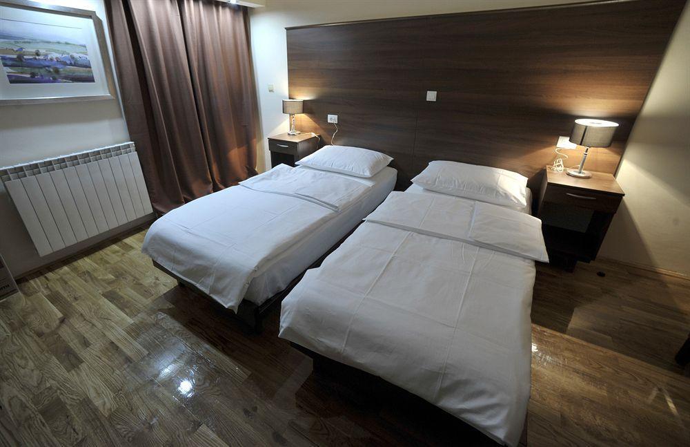 Hotel M Ποντγορίτσα Εξωτερικό φωτογραφία