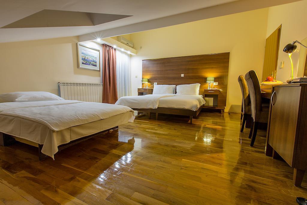 Hotel M Ποντγορίτσα Δωμάτιο φωτογραφία