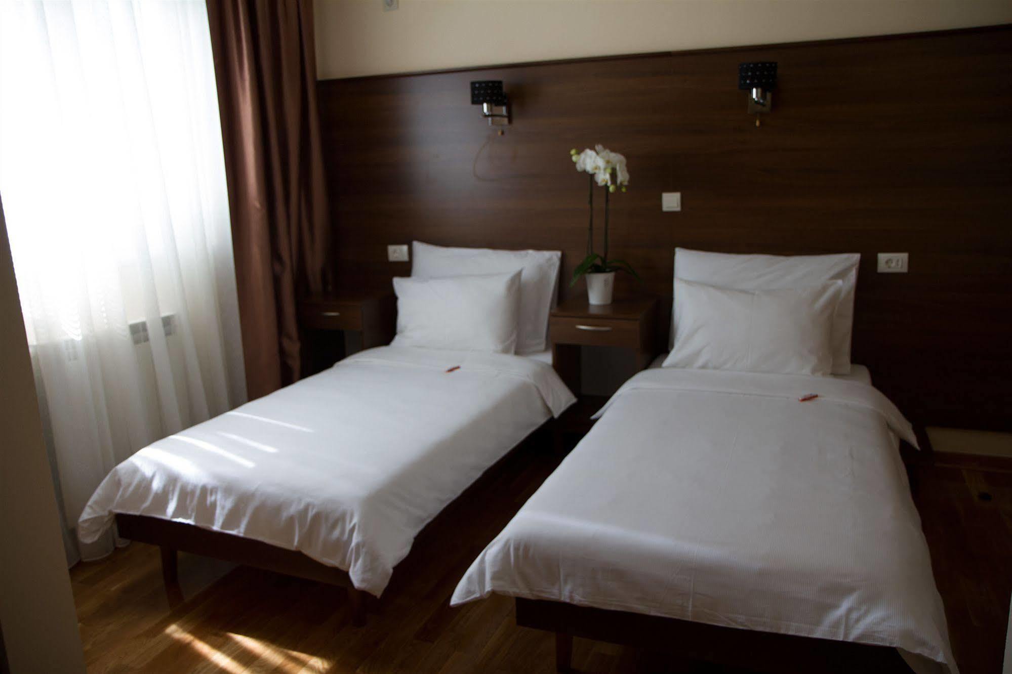 Hotel M Ποντγορίτσα Εξωτερικό φωτογραφία