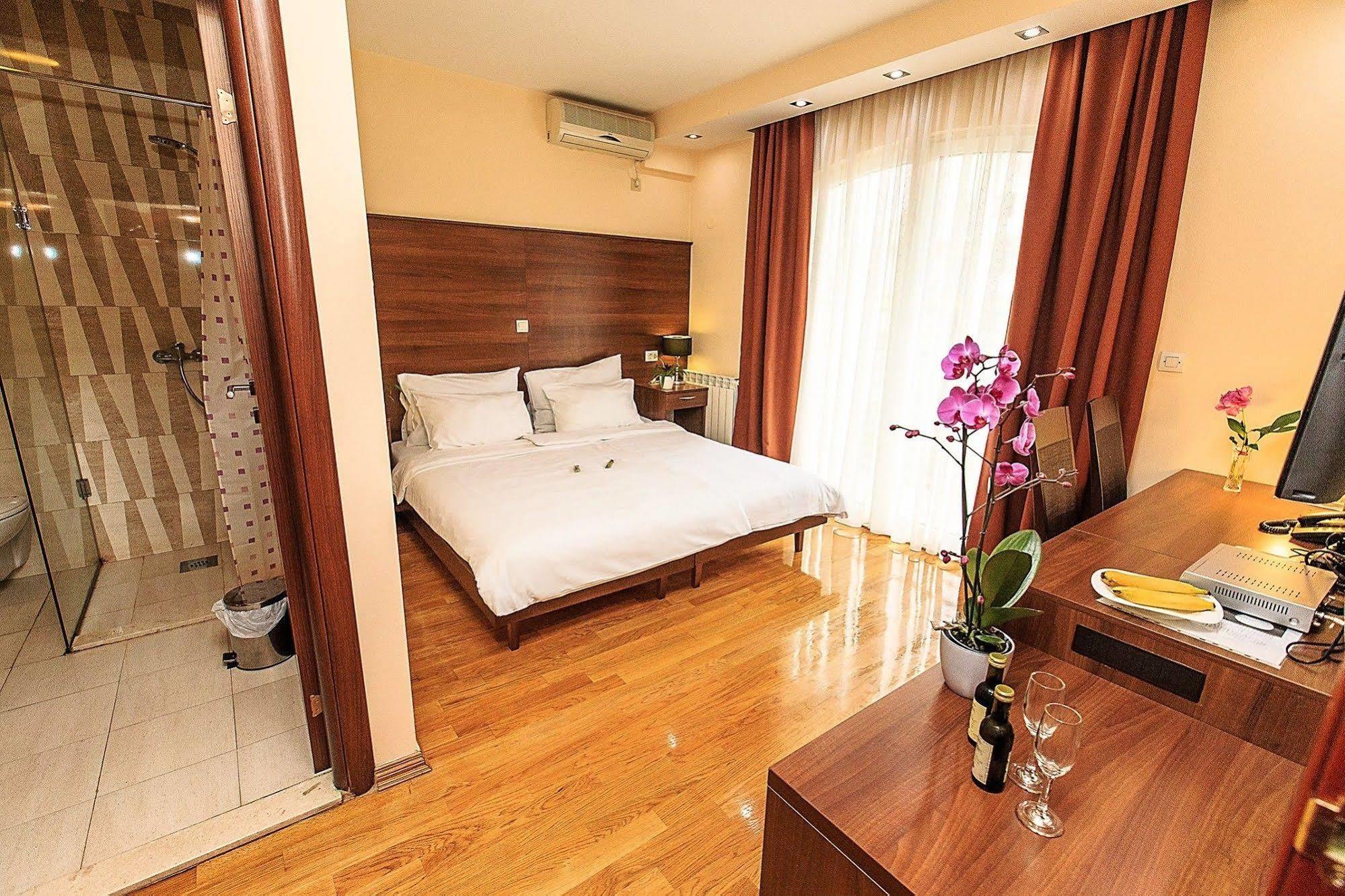 Hotel M Ποντγορίτσα Εξωτερικό φωτογραφία