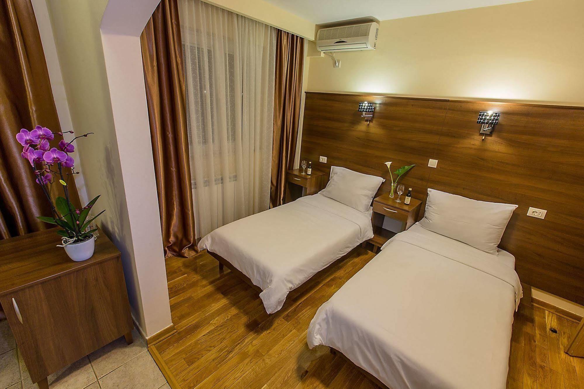 Hotel M Ποντγορίτσα Εξωτερικό φωτογραφία