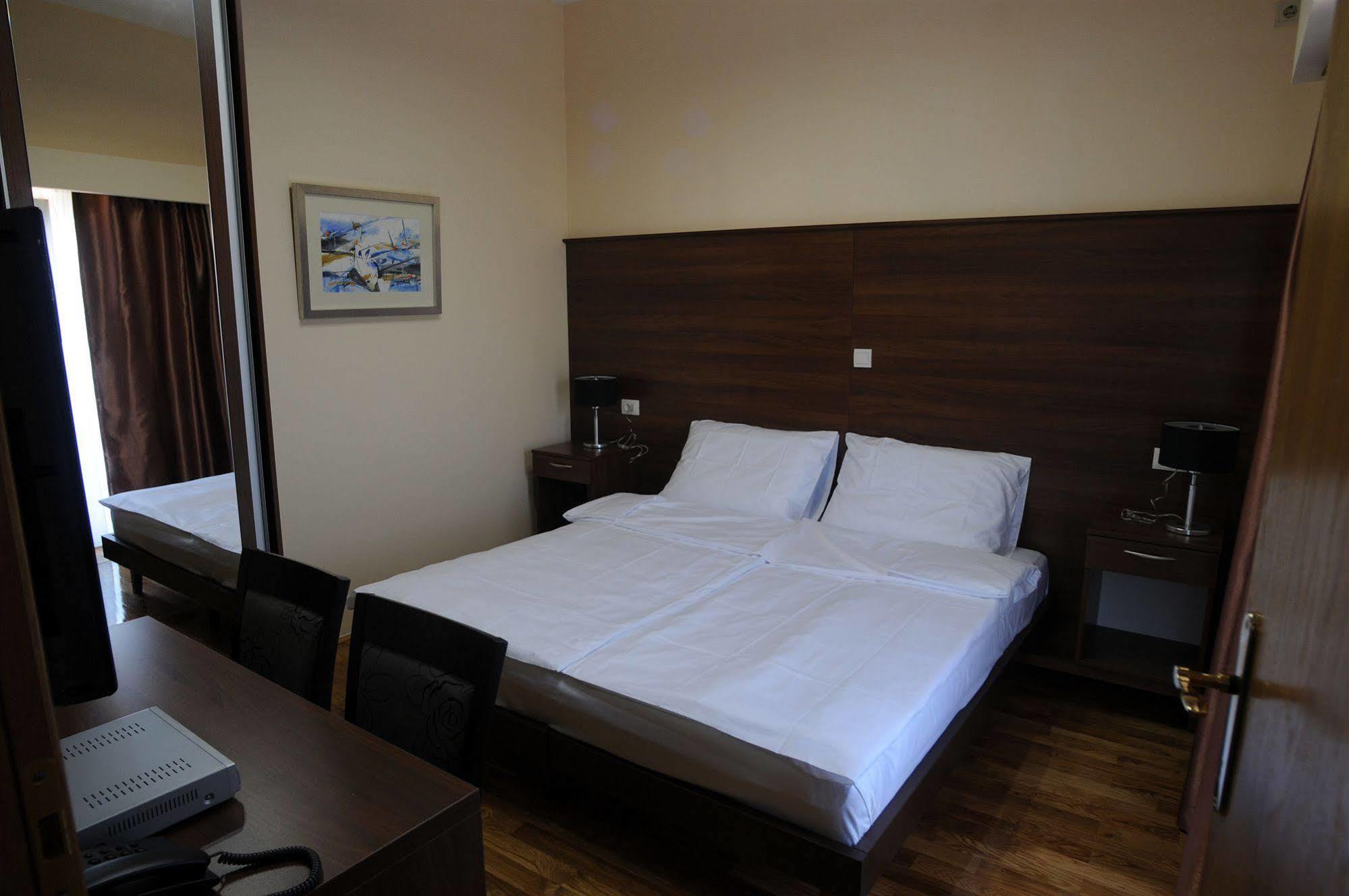 Hotel M Ποντγορίτσα Εξωτερικό φωτογραφία